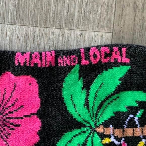 Fun Party Christmas in Hawaii Socks - Picture 6 of 6